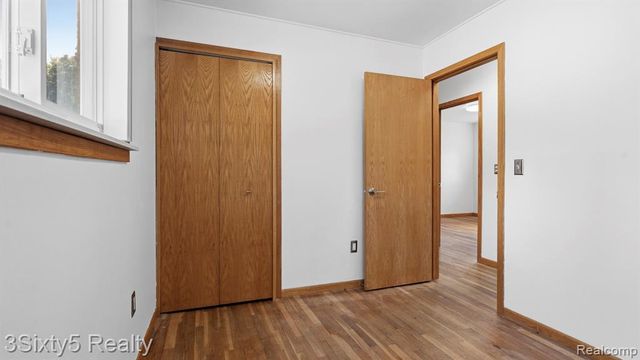 26457 Willow Cove, Trenton, MI 48183