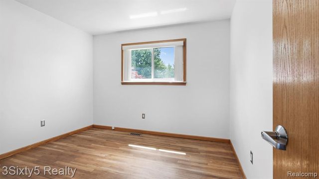 26457 Willow Cove, Trenton, MI 48183