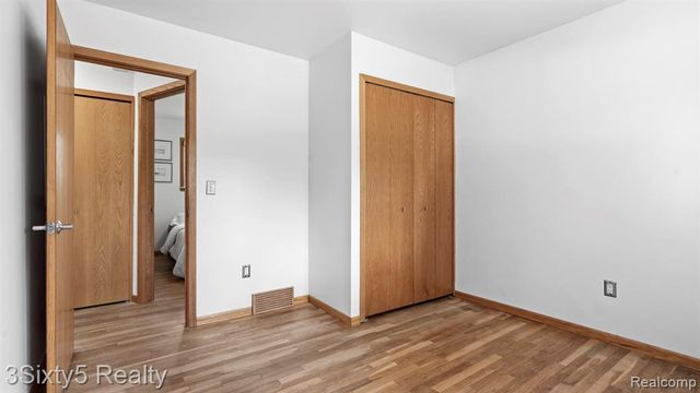 26457 Willow Cove, Trenton, MI 48183