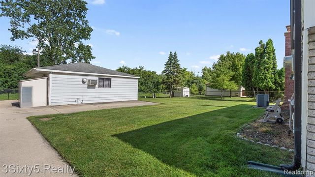 26457 Willow Cove, Trenton, MI 48183