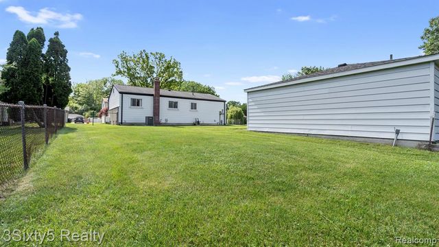26457 Willow Cove, Trenton, MI 48183