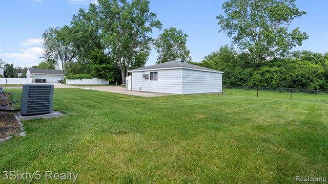 26457 Willow Cove, Trenton, MI 48183