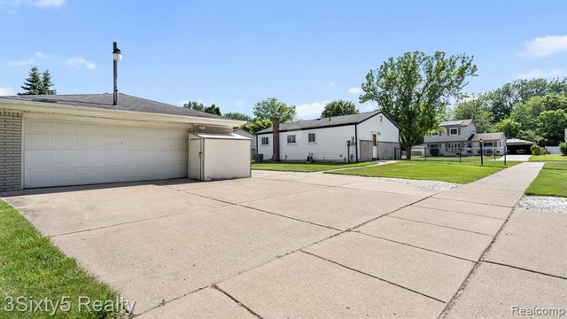 26457 Willow Cove, Trenton, MI 48183