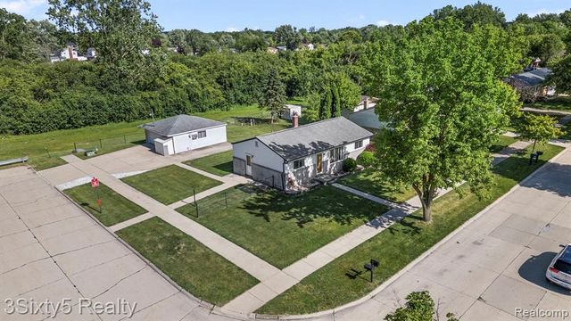 26457 Willow Cove, Trenton, MI 48183
