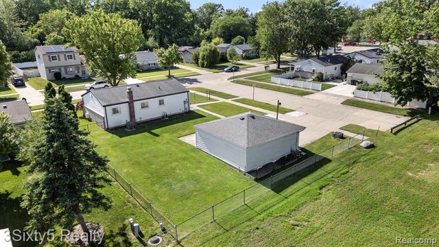 26457 Willow Cove, Trenton, MI 48183