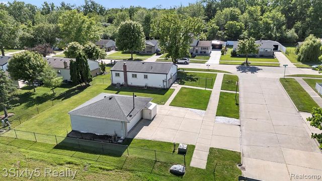26457 Willow Cove, Trenton, MI 48183