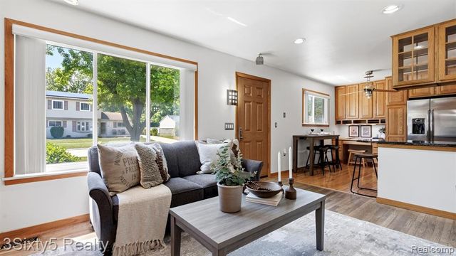 26457 Willow Cove, Trenton, MI 48183