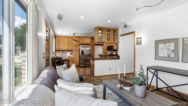 26457 Willow Cove, Trenton, MI 48183