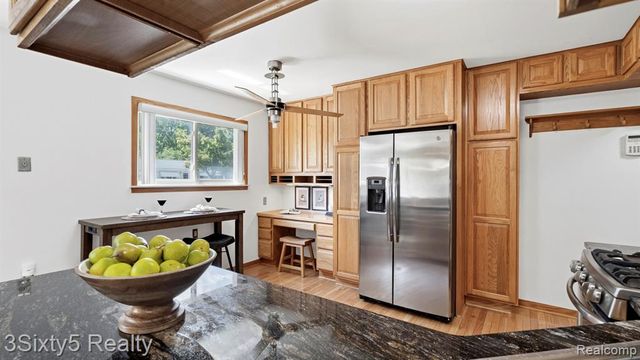26457 Willow Cove, Trenton, MI 48183