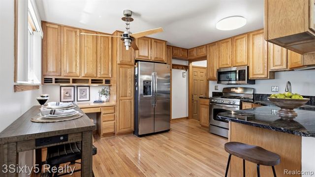 26457 Willow Cove, Trenton, MI 48183