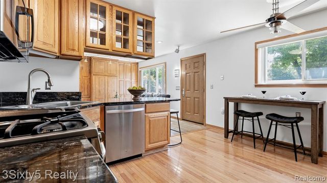 26457 Willow Cove, Trenton, MI 48183
