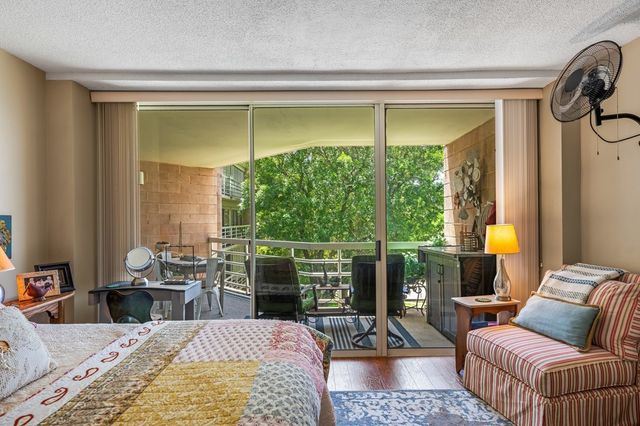 1000 Guadalupe St, Kerrville, TX 78028