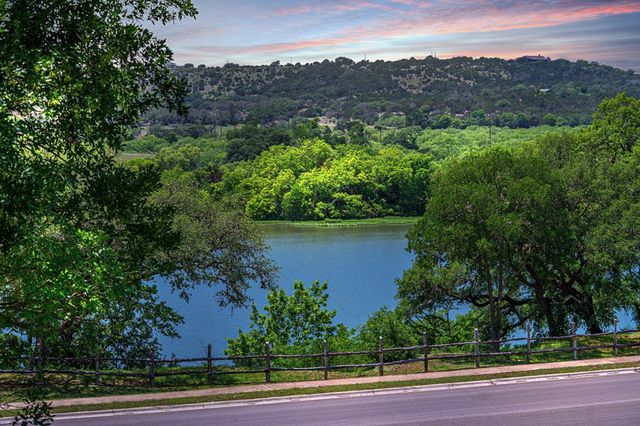 1000 Guadalupe St, Kerrville, TX 78028