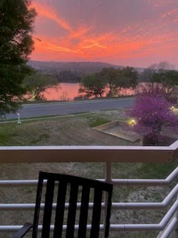 1000 Guadalupe St, Kerrville, TX 78028