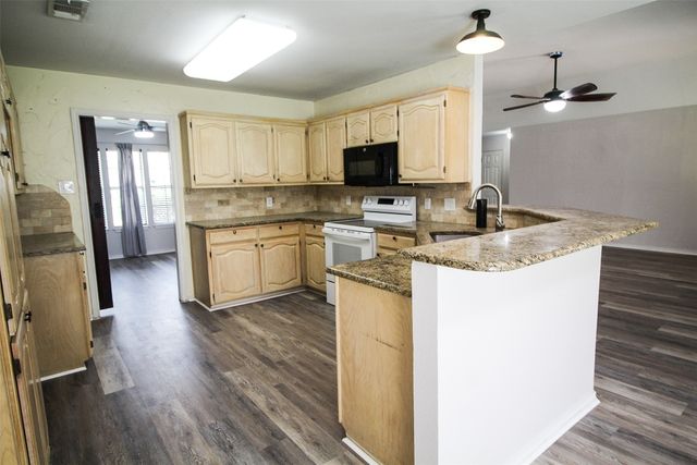 812 Mockingbird Street, Bonham, TX 75418
