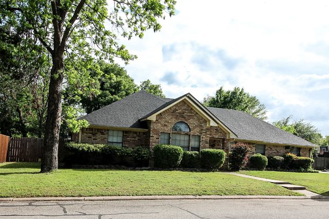 812 Mockingbird Street, Bonham, TX 75418
