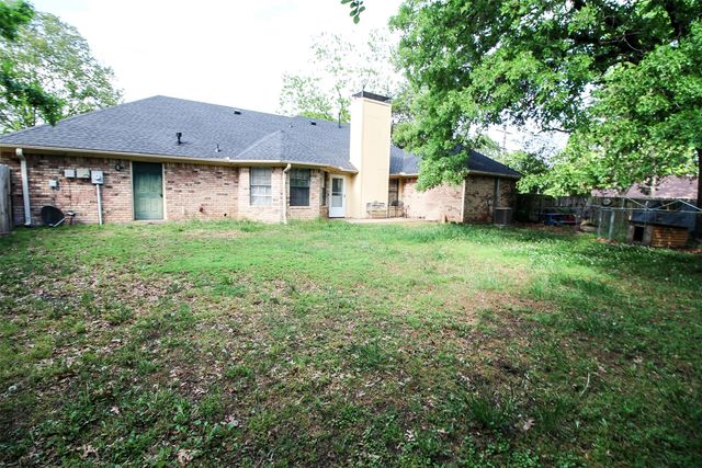 812 Mockingbird Street, Bonham, TX 75418