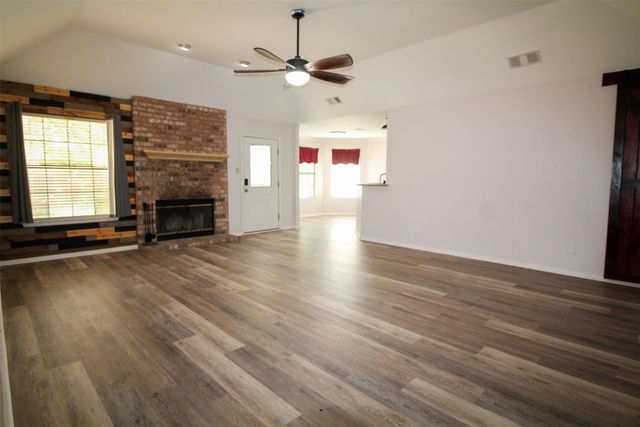 812 Mockingbird Street, Bonham, TX 75418