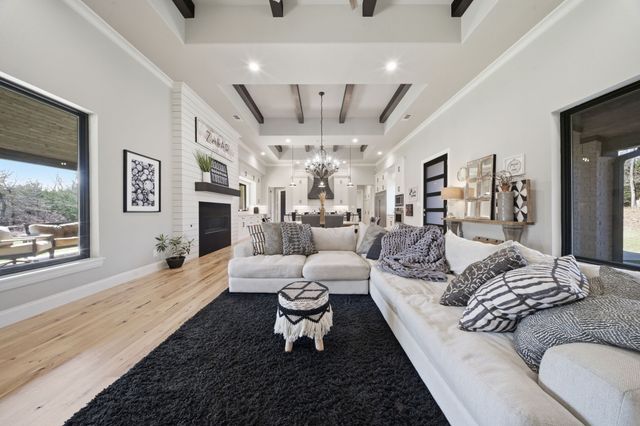 817 Bloomfield Road, Valley View, TX 76272