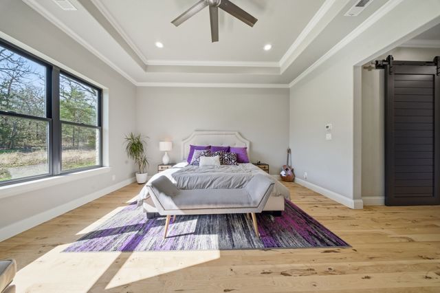 817 Bloomfield Road, Valley View, TX 76272