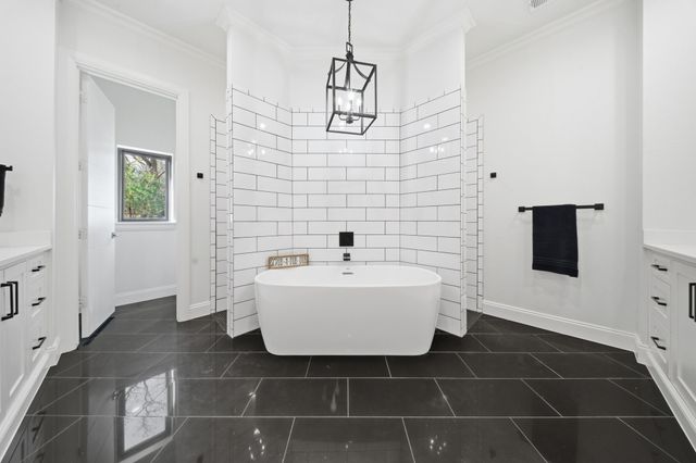 817 Bloomfield Road, Valley View, TX 76272