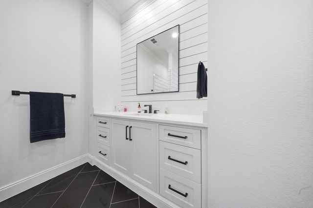 817 Bloomfield Road, Valley View, TX 76272