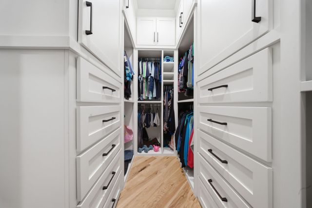 817 Bloomfield Road, Valley View, TX 76272