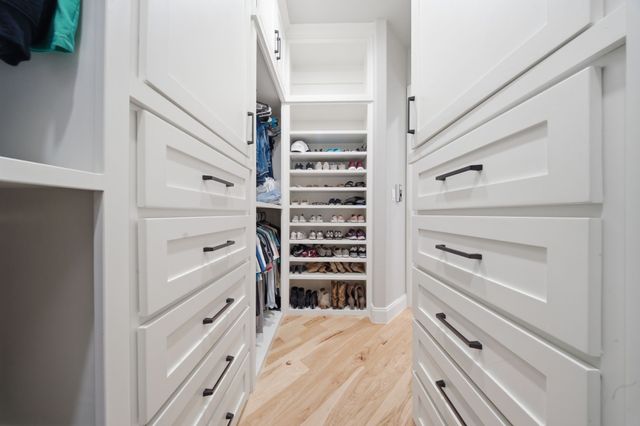 817 Bloomfield Road, Valley View, TX 76272