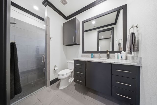 817 Bloomfield Road, Valley View, TX 76272