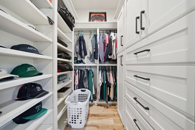 817 Bloomfield Road, Valley View, TX 76272