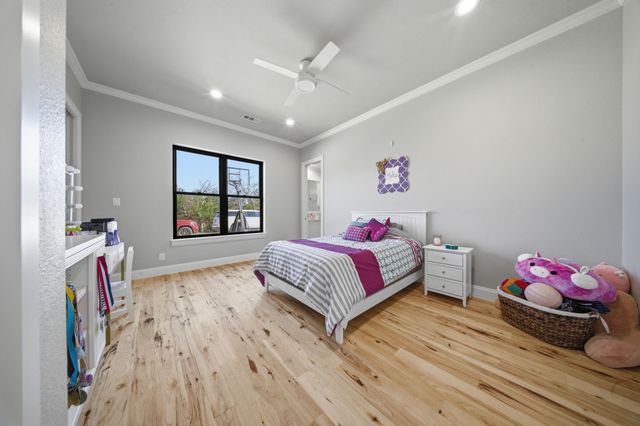 817 Bloomfield Road, Valley View, TX 76272