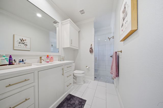 817 Bloomfield Road, Valley View, TX 76272