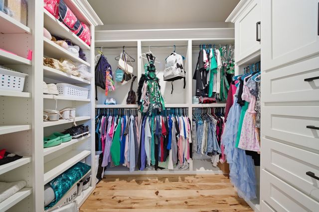 817 Bloomfield Road, Valley View, TX 76272