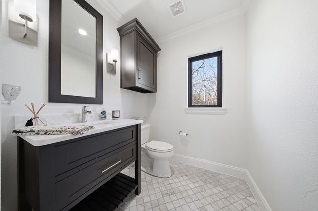 817 Bloomfield Road, Valley View, TX 76272