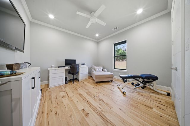 817 Bloomfield Road, Valley View, TX 76272