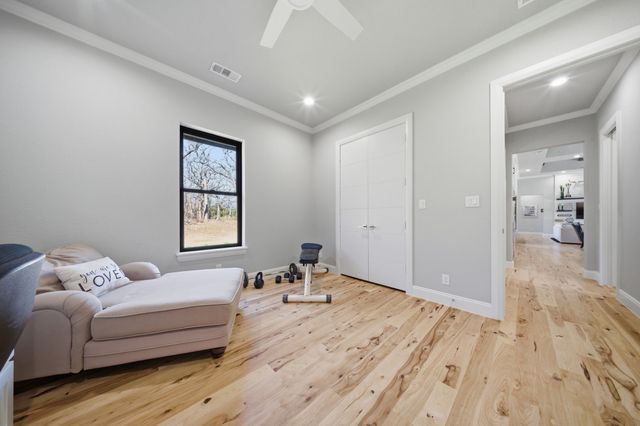 817 Bloomfield Road, Valley View, TX 76272