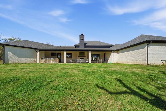 817 Bloomfield Road, Valley View, TX 76272