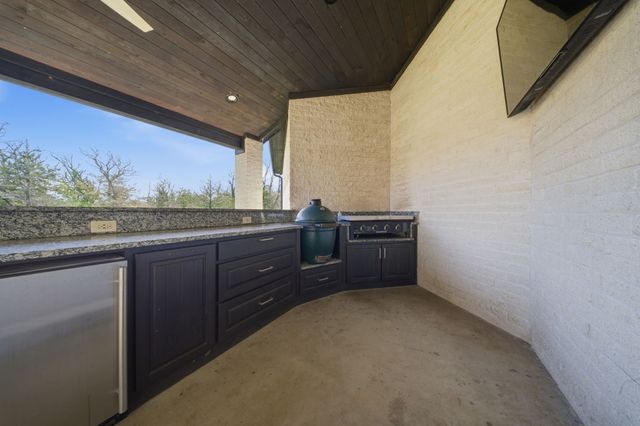 817 Bloomfield Road, Valley View, TX 76272