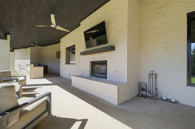 817 Bloomfield Road, Valley View, TX 76272