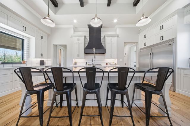 817 Bloomfield Road, Valley View, TX 76272