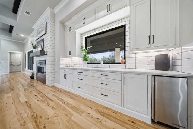 817 Bloomfield Road, Valley View, TX 76272