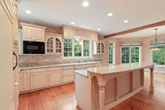 20102 Oakwood Drive, Mokena, IL 60448
