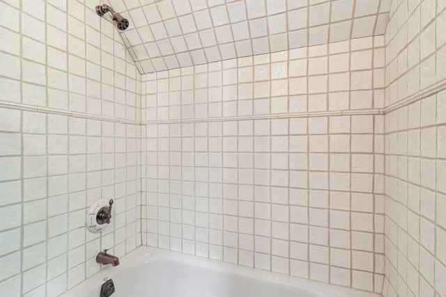 20102 Oakwood Drive, Mokena, IL 60448