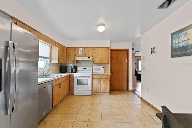 7523 BLOSSOM AVENUE, Tampa, FL 33614