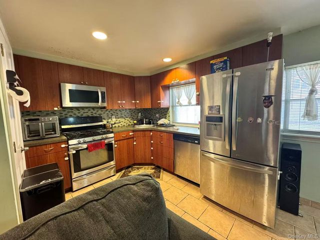 1374 Gillespie Avenue, Bronx, NY 10461