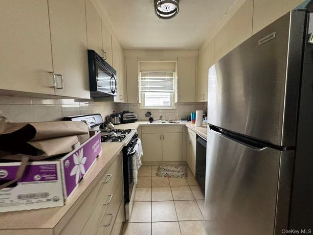 1374 Gillespie Avenue, Bronx, NY 10461