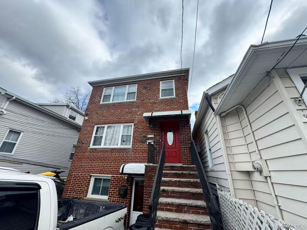 1374 Gillespie Avenue, Bronx, NY 10461