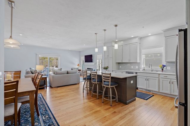 6 Chickadee Way 23, Upton, MA 01568