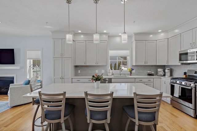 6 Chickadee Way 23, Upton, MA 01568