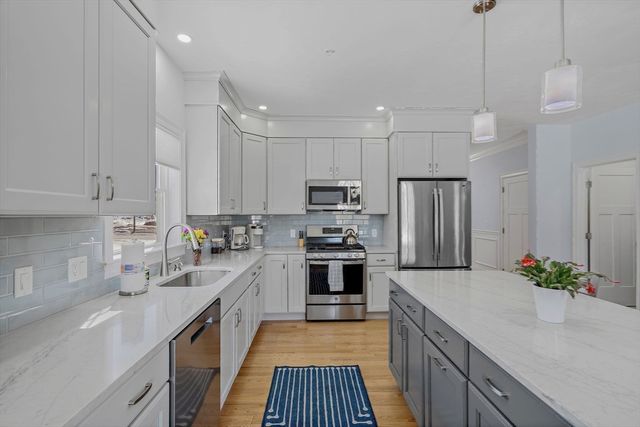 6 Chickadee Way 23, Upton, MA 01568